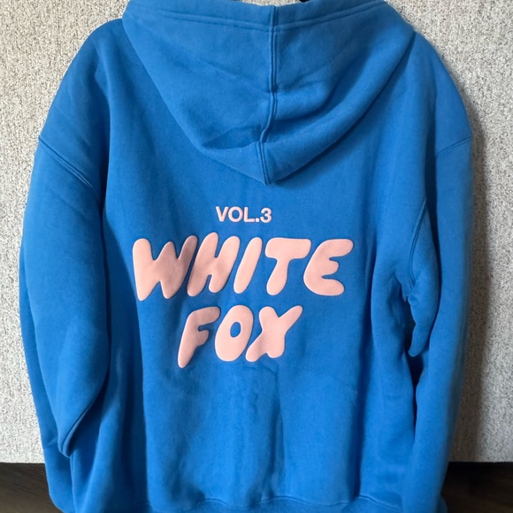 White Fox Boutique Tops - WHITE FOX Offstage Zip Front Hoodie, size S/M. NWT.